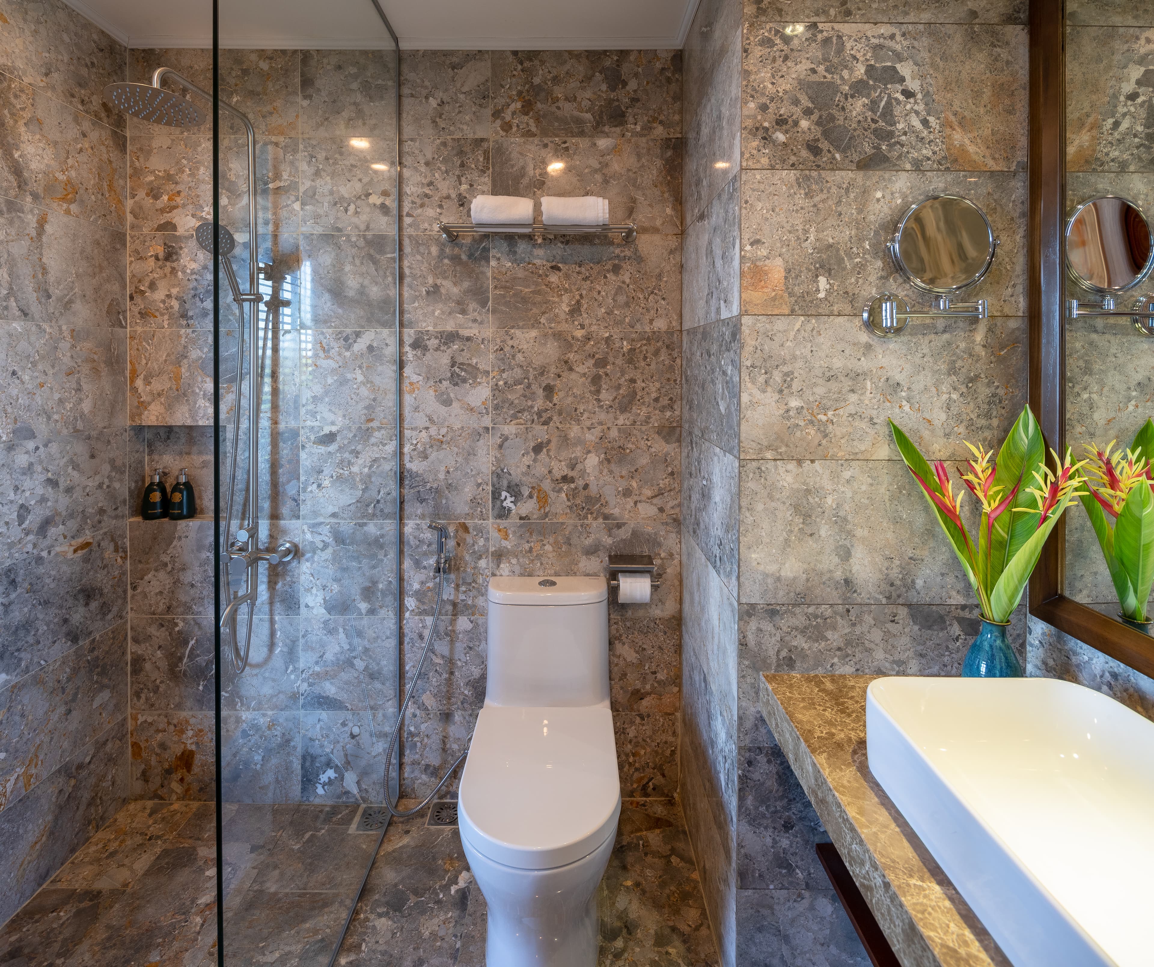 Simply The Best - Deluxe Double Bedroom — photo 6