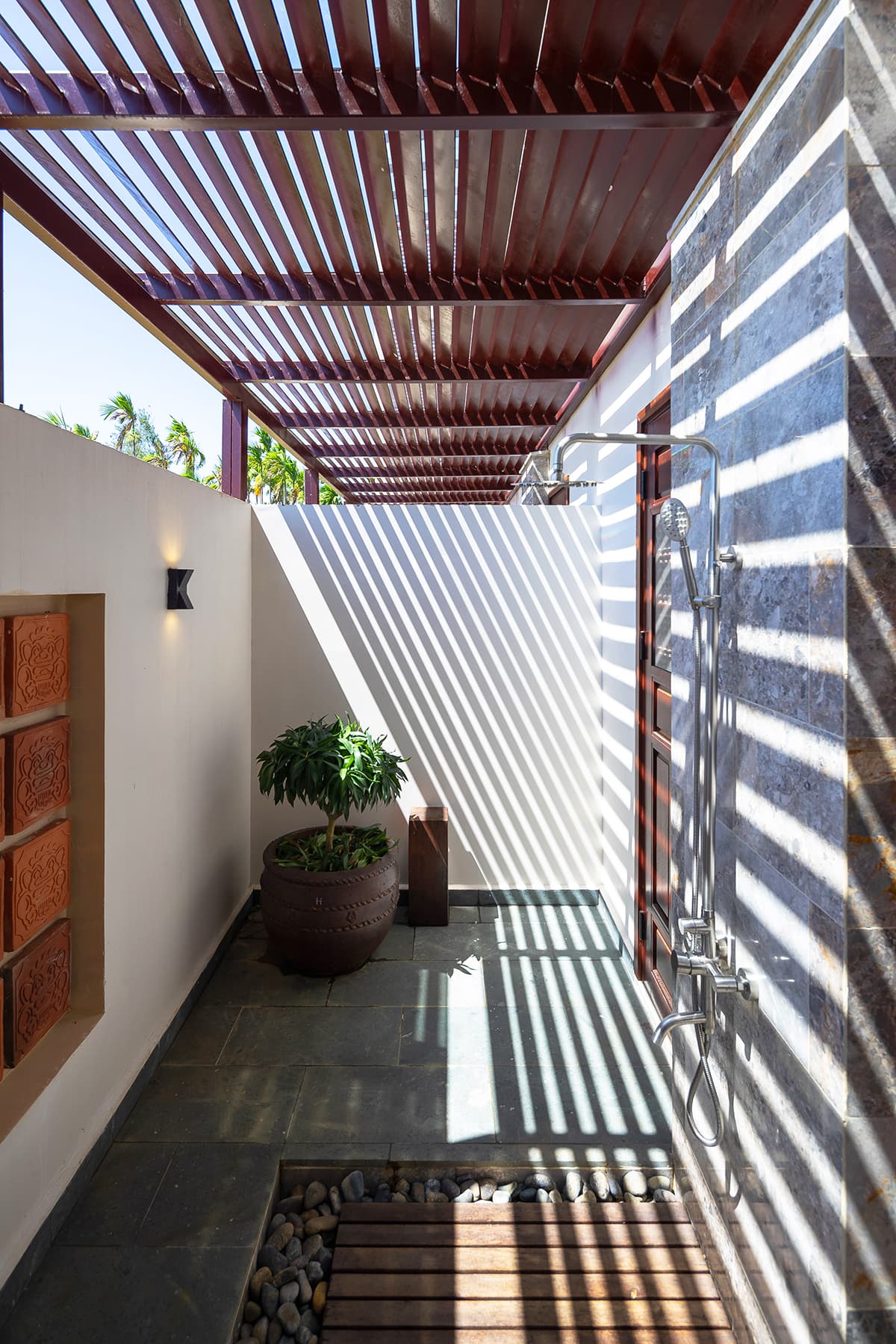 The Elemental Suite — Junior Suite with Indoor Bathtub & Outdoor Shower — photo 7