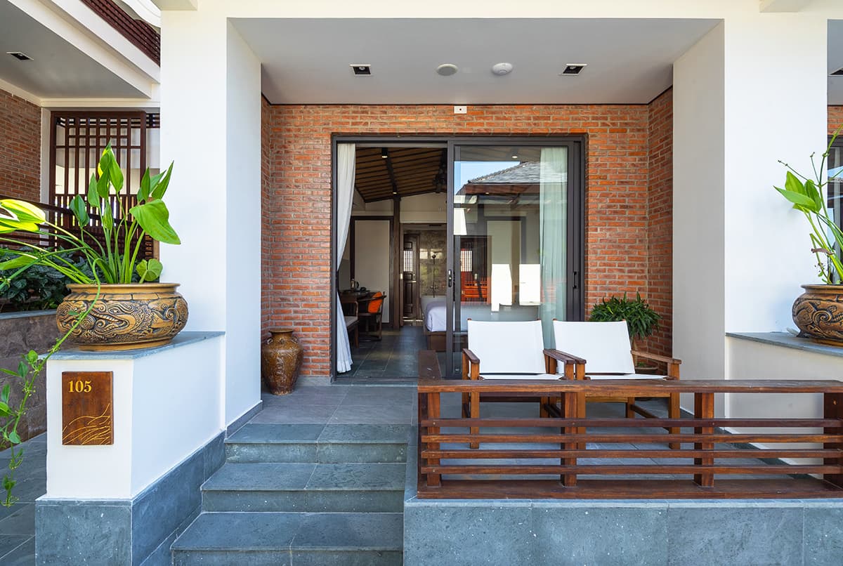 Riverside hotel rooms in Hoi An — luxury room with Thu Bồn river view at Nghê Prana