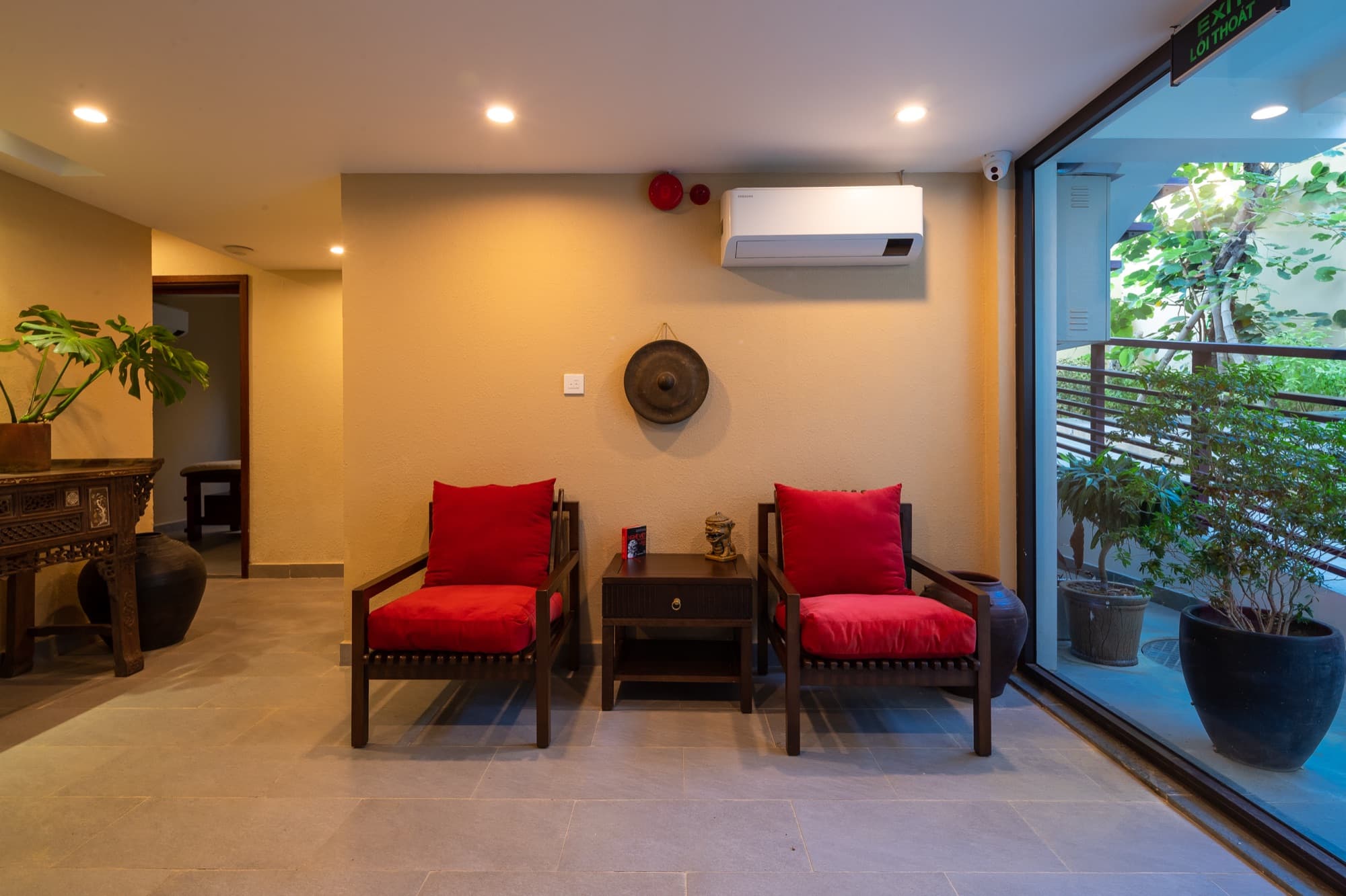 Welcome foot-bath lounge for couples at Nghê Prana spa, Hội An