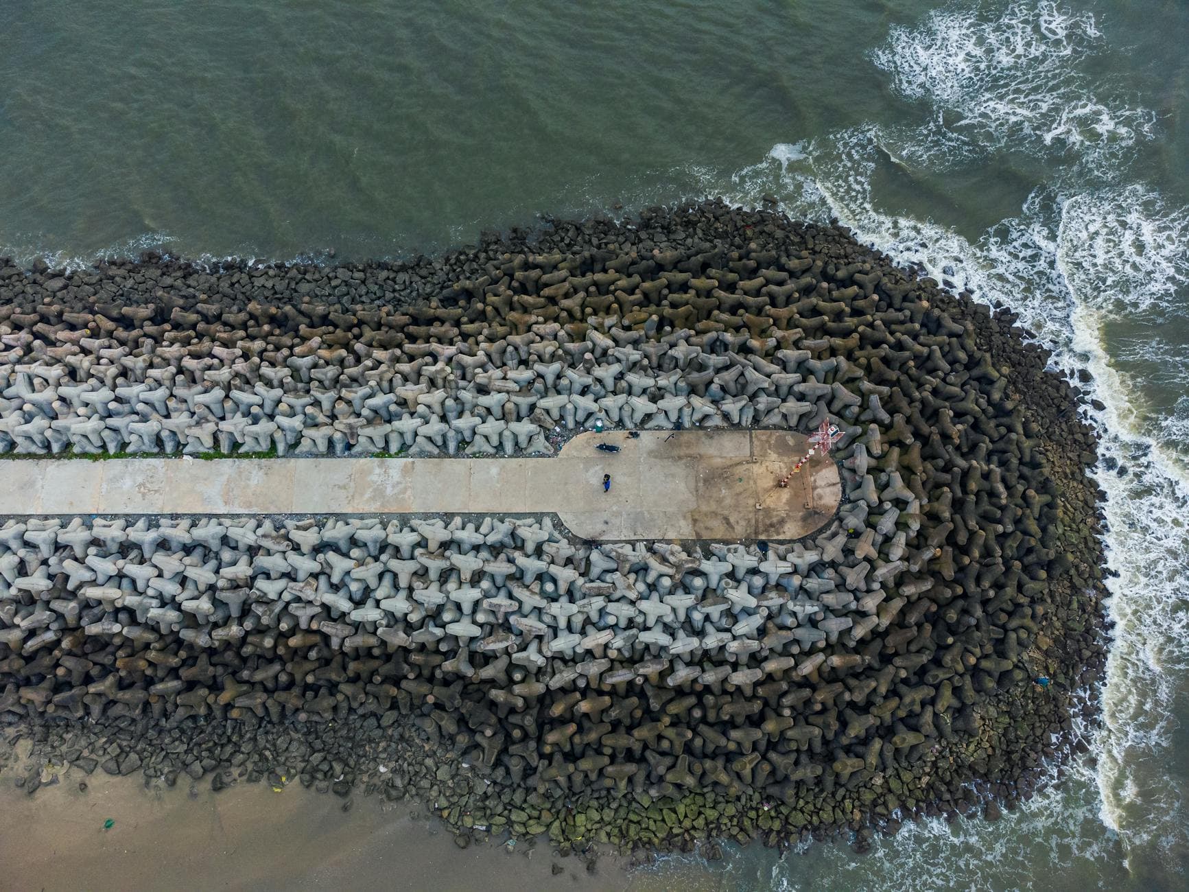 Coastal scene near Bãi Cửa Đại showing the kind of erosion documented by Báo Quảng Nam — over 200 metres of beach lost in fifteen years, now stabilised by a 3.4 km AFD-funded revetment.