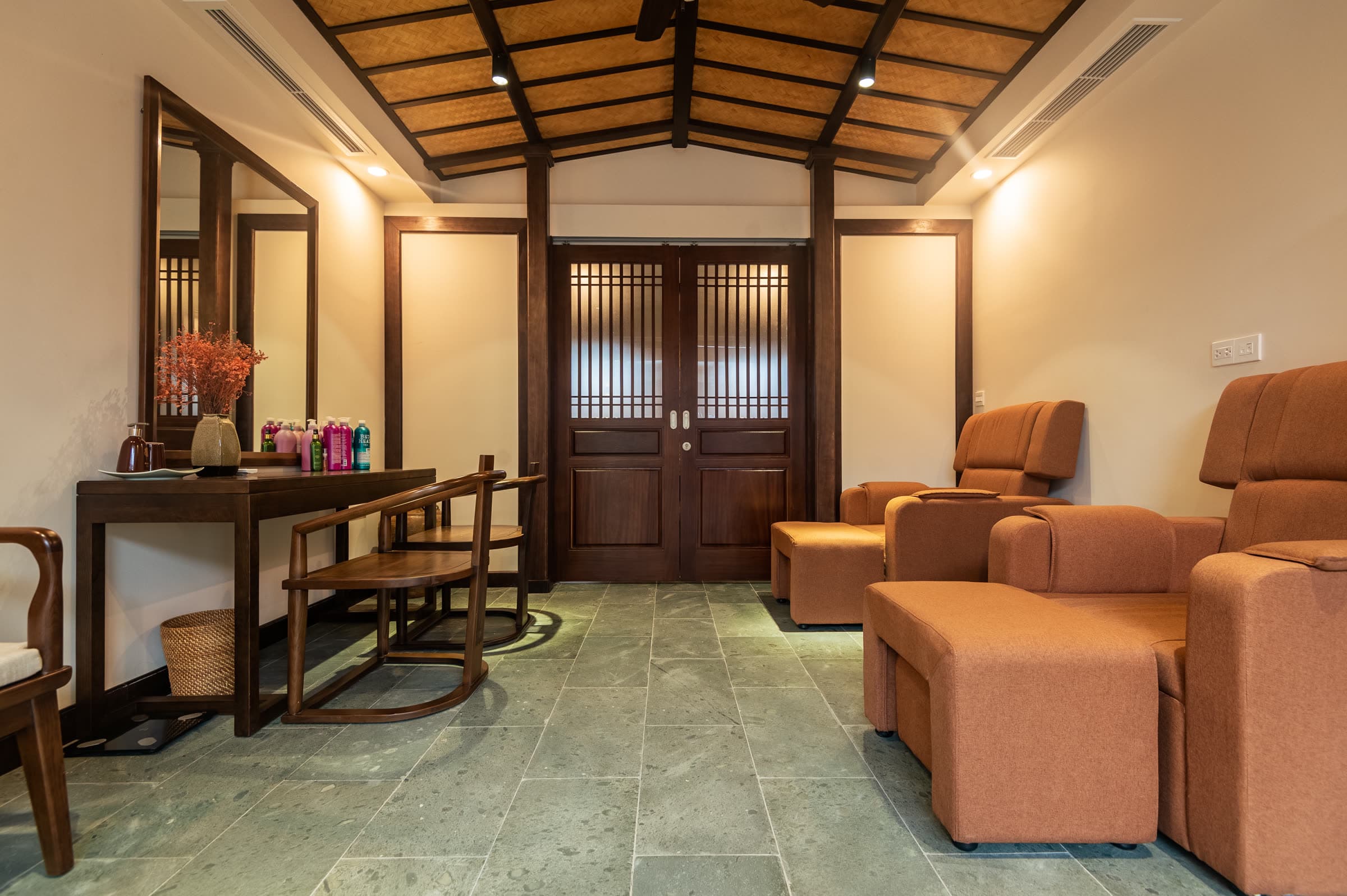 The pedicure chairs at the Nghê Prana salon, Hội An